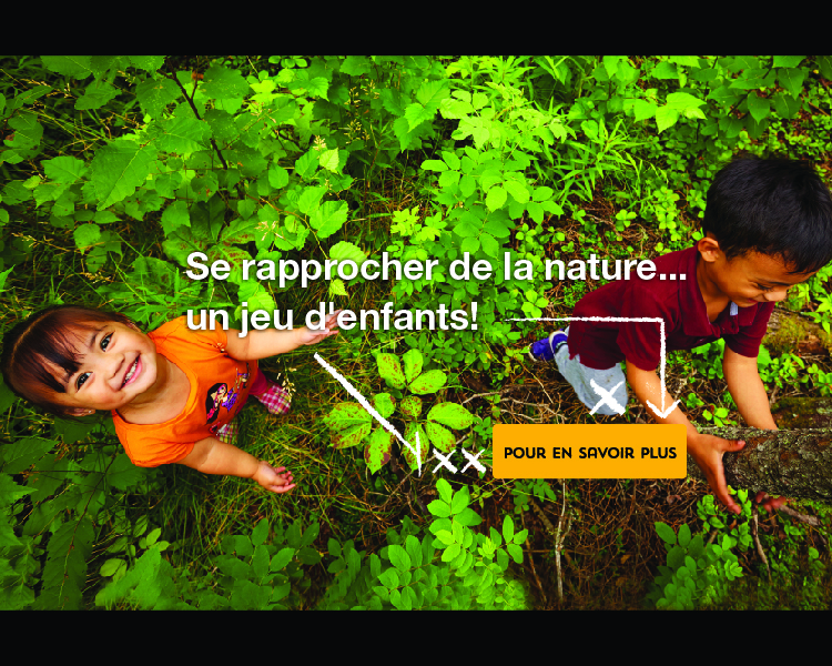 two small children playing in the forest. The girl is looking at the camera and the boy is grabbing a tree to the right. There is a french headline overlay reading 'Se rapprocher de la nature... un jeu d'enfants!, then the text POUR EN SAVOIR PLUS in a yellow button with lines and x's directing to it